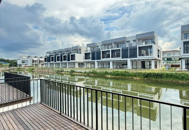 Senibong Cove Waterway Residences