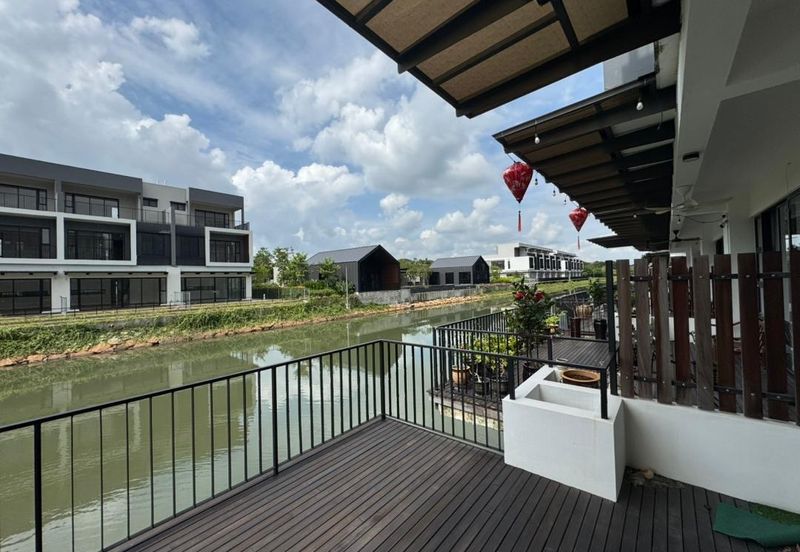 Senibong Cove Waterway Residences