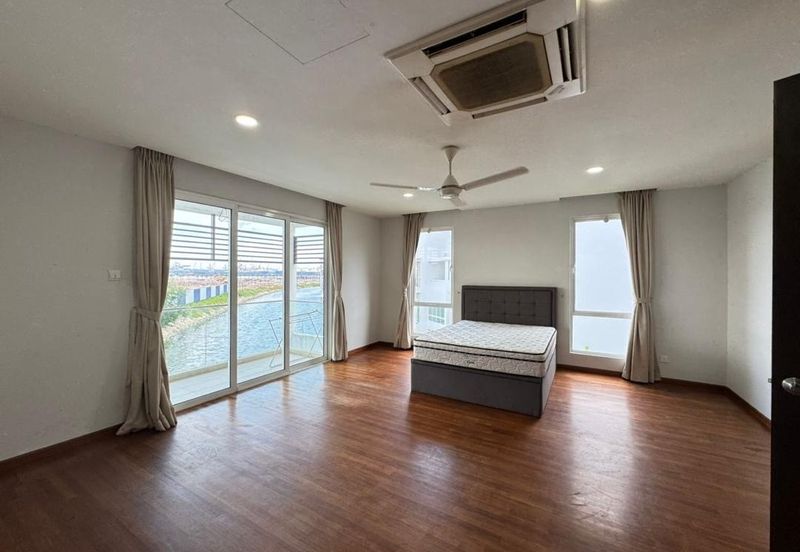 Isola Villa @ Senibong Cove