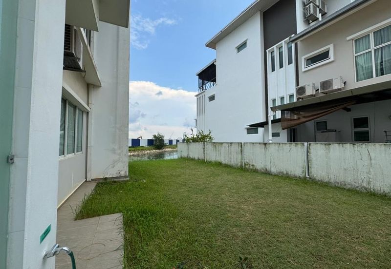 Isola Villa @ Senibong Cove