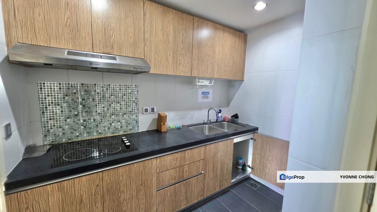 Partial furnished 3 bedrooms for rent @ Impiana East Ledang , Johor, 