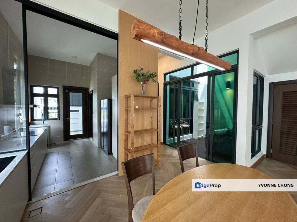 Endlot with land 2 storey superlink house for sale @ Estuari Garden , Johor, Nusajaya