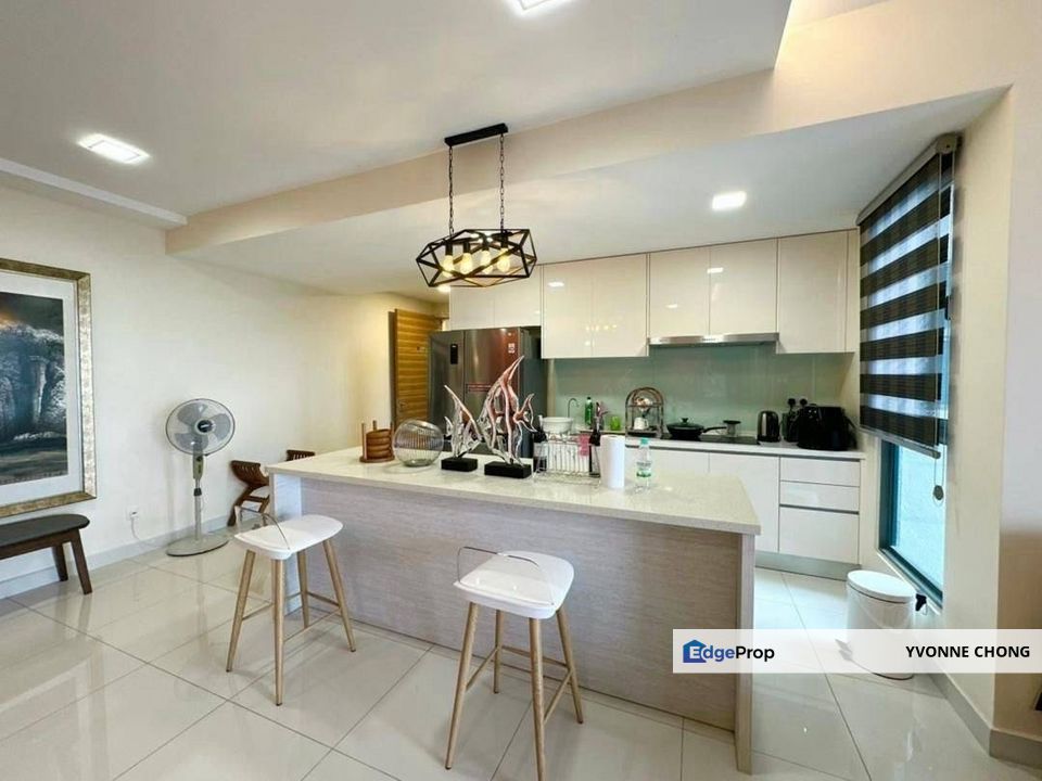 Partial furnished 4 bedrooms for sale @ Teega Residences Puteri Harbour , Johor, Kota Iskandar