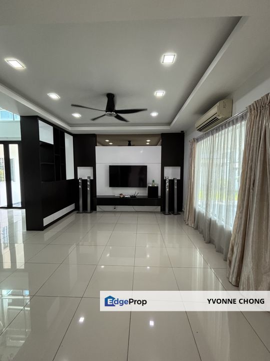 Endlot with land 2.5 storey terrace house for sale @ Taman Sutera Utama , Johor, Skudai