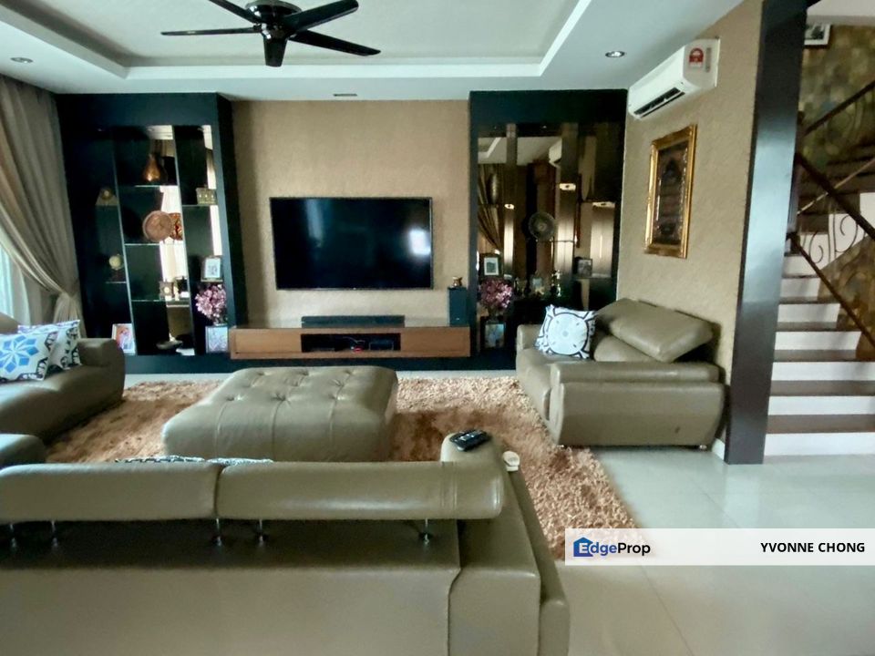 Renovated 3 storey semi D house for sale @ Taman Sutera Utama Jalan Sutera Chengal, Johor, Skudai