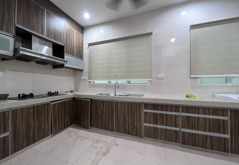 Avenue 6, Bandar Tun Hussein Onn