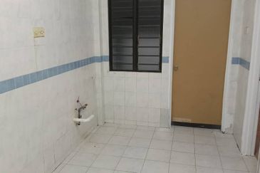 SL 13, Bandar Sungai Long