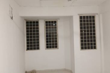 SL 13, Bandar Sungai Long