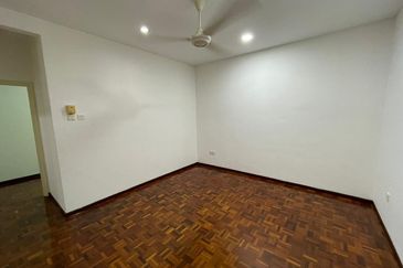 SL7, Bandar Sungai Long