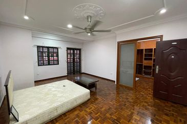 SL7, Bandar Sungai Long