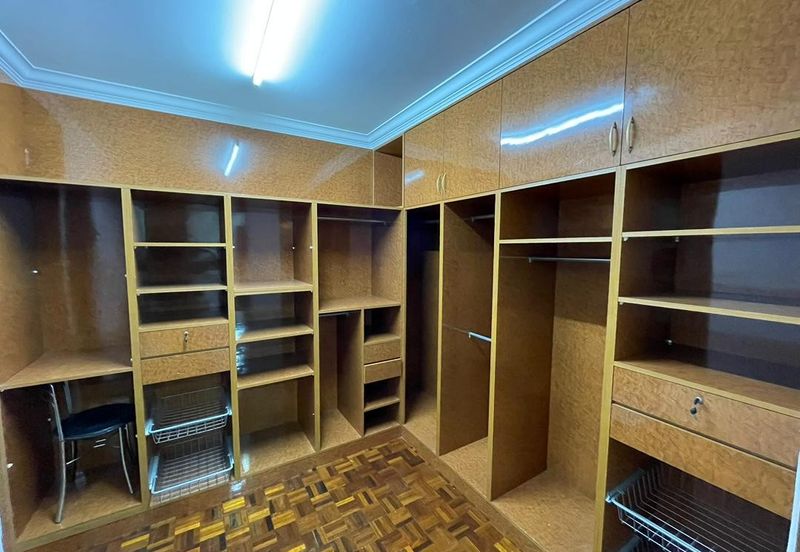 SL7, Bandar Sungai Long