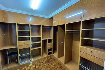 SL7, Bandar Sungai Long