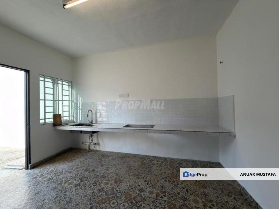 SHAH ALAM Seksyen 4 Newly Renovated Double Storey Terrace, Selangor, Shah Alam