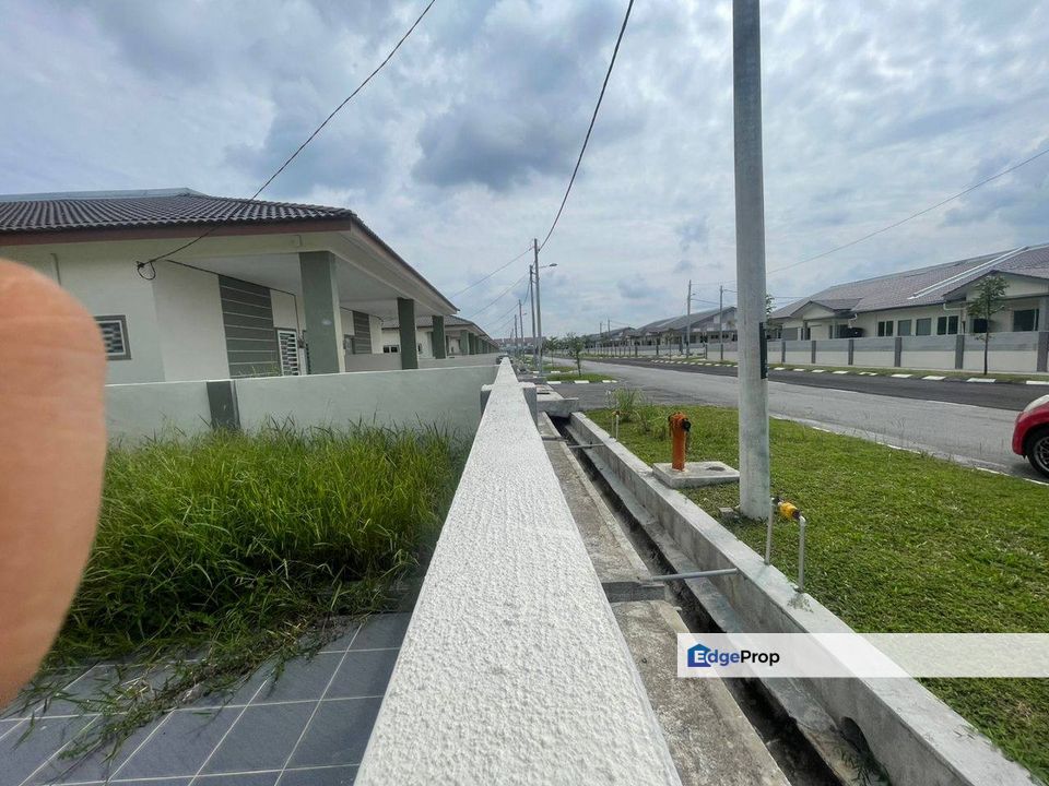 Semi D Cluster single storey Jalan Residen 6/31 Setiawan Manjung, Perak, Seri Manjong