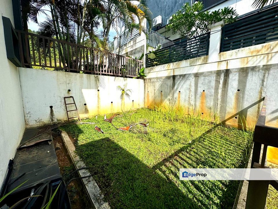 3 STOREY BUNGALOW EXCLUSIVE AREA. JALAN R14, JALAN ROLLER COASTER SG MERAB , Selangor, Sepang