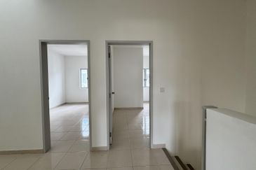 M Senyumia Salak Tinggi