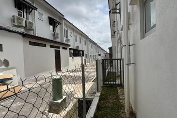 M Senyumia Salak Tinggi