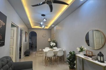 Taman Widuri, Bukit Beruntung