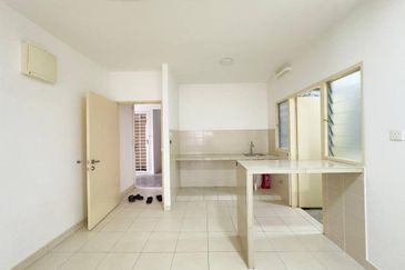 De Bayu Apartment @ Setia Alam