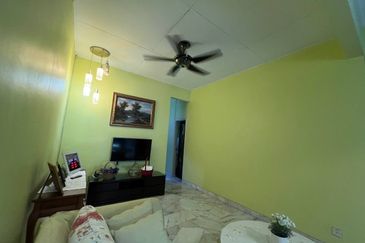 Lorong Mahkota Impian 2/19