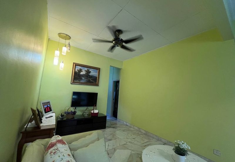 Lorong Mahkota Impian 2/19