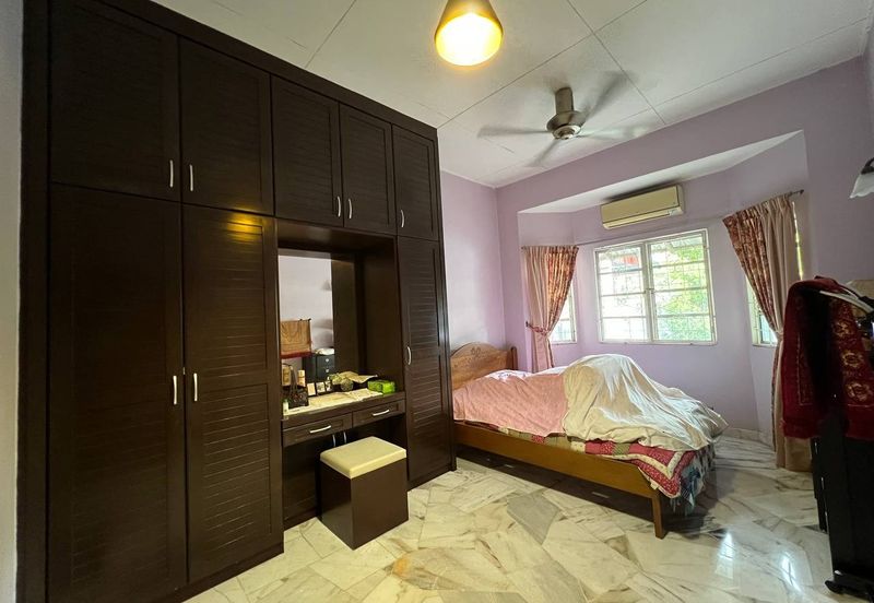 Lorong Mahkota Impian 2/19