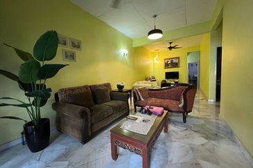 Lorong Mahkota Impian 2/19