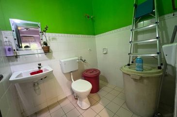 Lorong Mahkota Impian 2/19