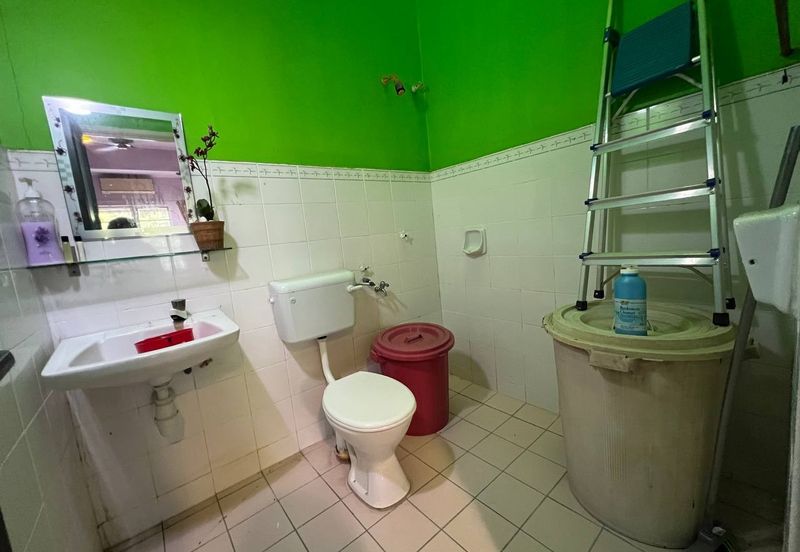 Lorong Mahkota Impian 2/19