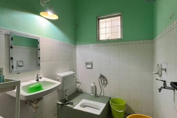 Lorong Mahkota Impian 2/19