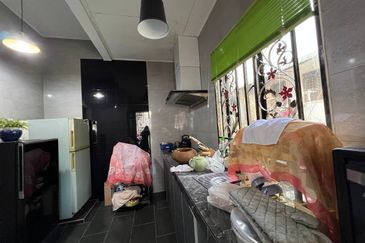 Lorong Mahkota Impian 2/19