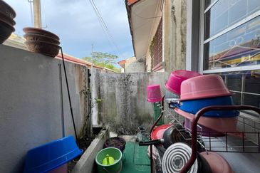 Lorong Mahkota Impian 2/19