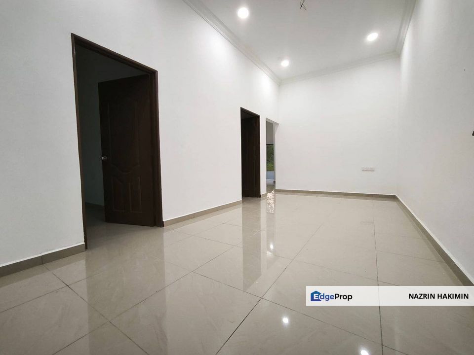 MURAH JALAN KEBUN, SEKSYEN 30 SHAH ALAM – SEMI-D HOUSE FOR SALE, Selangor, Shah Alam