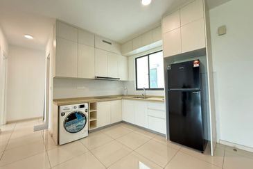 The M @ Medini Macrolink