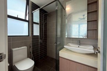 The M @ Medini Macrolink