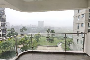 Baypoint @ Country Garden Danga Bay