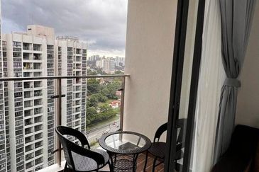 Baypoint @ Country Garden Danga Bay