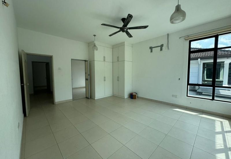 Maple Red, Adda Heights