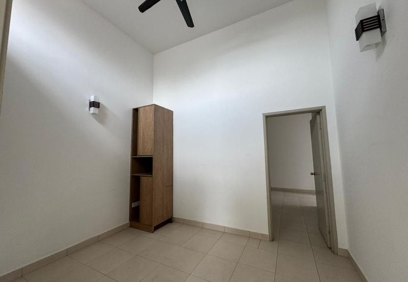 Maple Red, Adda Heights