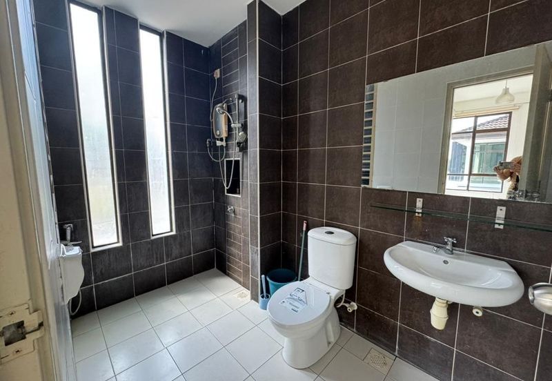 Maple Red, Adda Heights