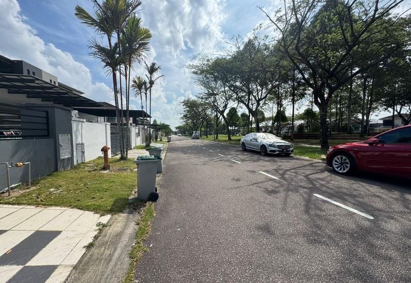 Maple Red, Adda Heights