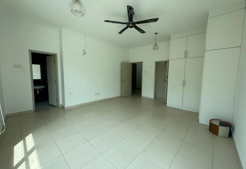 Maple Red, Adda Heights