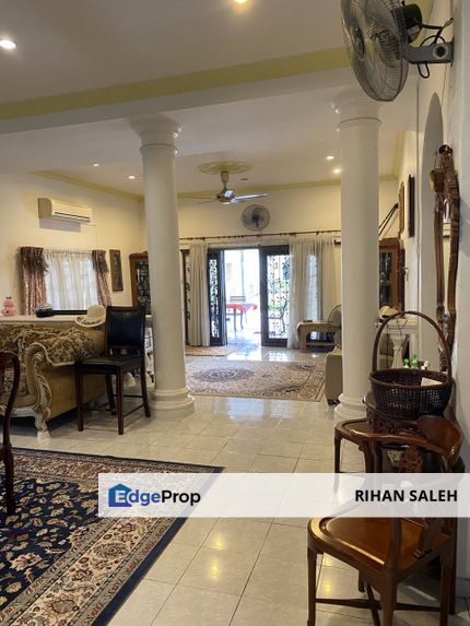 BANGI BUNGALOW HOUSE FOR SALE : Huge Lawn, Great Value!!, Selangor, Bangi