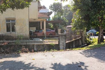 Taman Seroja, Bandar Baru Salak Tinggi