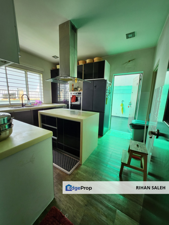 Taman Saujana Emas, Kajang, Selangor:– Semi-Detached House facing  Green Area and Playground – Now RM 830K with Ample Parking, Selangor, Kajang