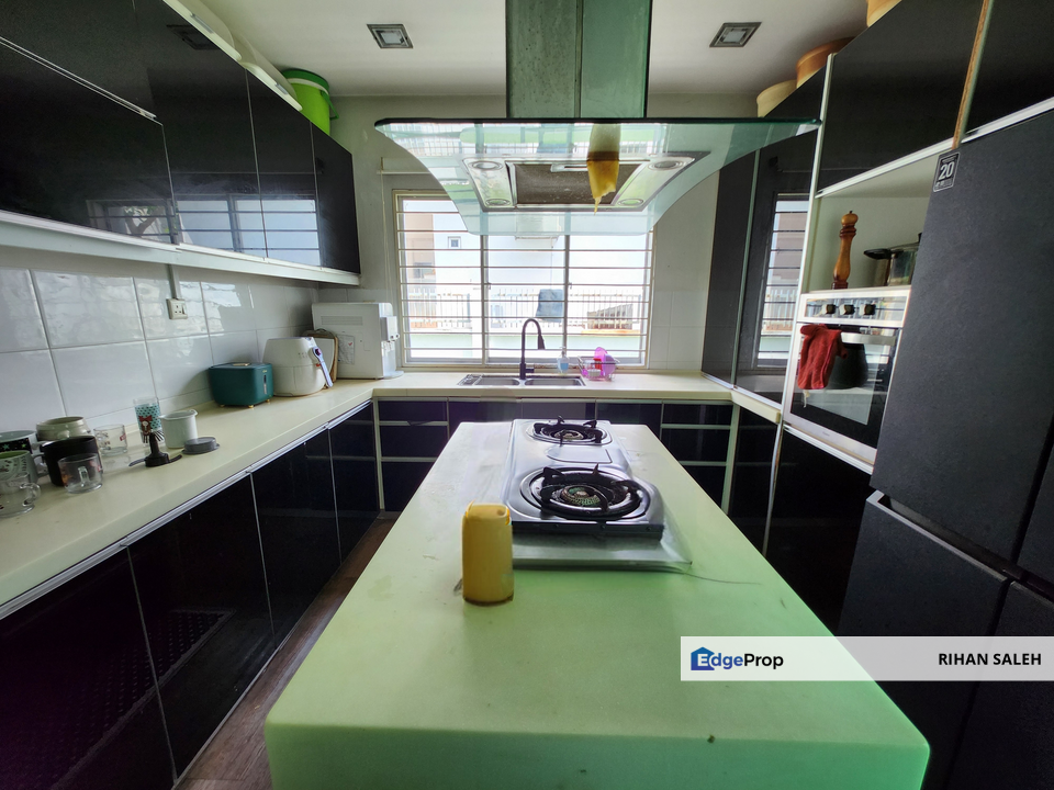 Taman Saujana Emas, Kajang, Selangor:– Semi-Detached House facing  Green Area and Playground – Now RM 830K with Ample Parking, Selangor, Kajang