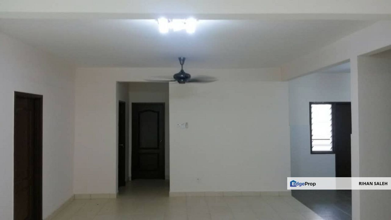 Villa Park Condominium, Seri Kembangan; Selsngor - FREEHOLD Corner Lot with 2 Car Park FOR SALE, Selangor, Seri Kembangan