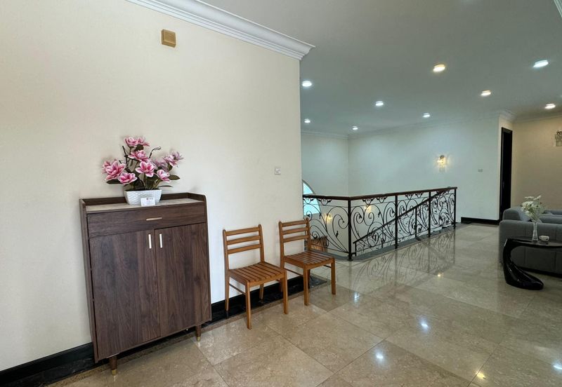 Kiara Peak (Puncak Kiara)