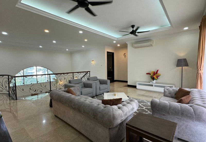 Kiara Peak (Puncak Kiara)