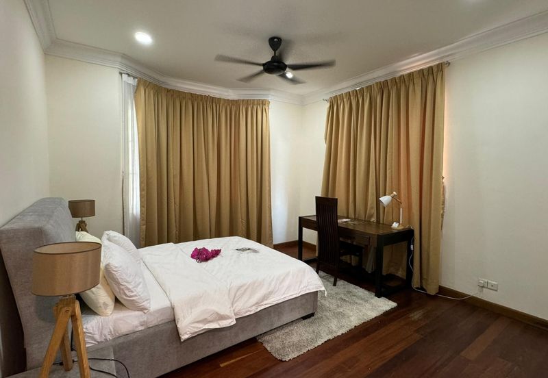 Kiara Peak (Puncak Kiara)